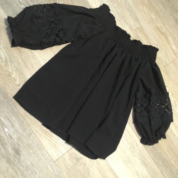 Tops - Off the shoulder blouse